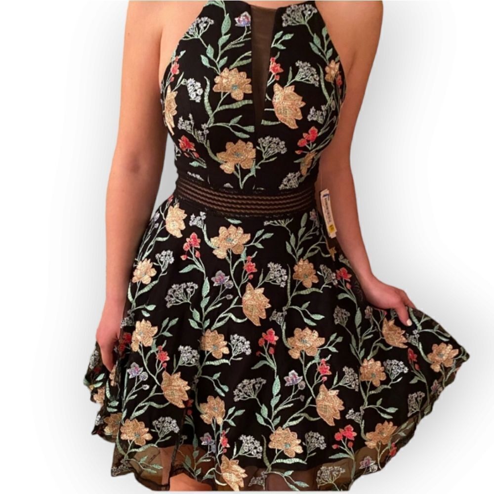 Jodie Kristopher Floral Embroidered Puffy Halter Dress Juniors‎ Size 1